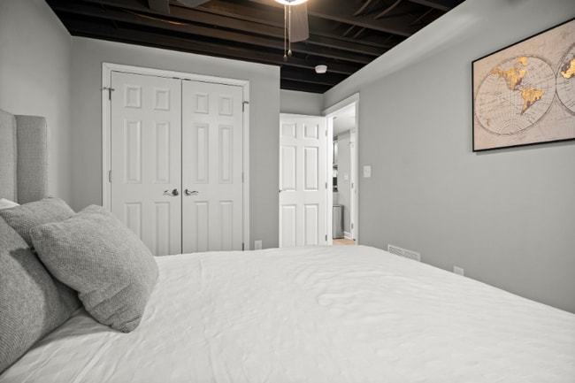 Photo - 2273 E 100th St Unidad 2273 E 100th Street