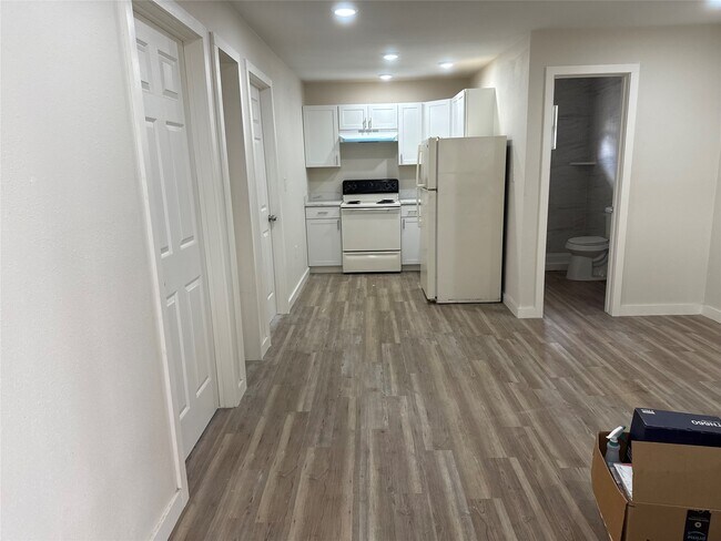 Building Photo - 2434 Lidstone St Unit 2B