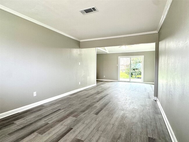 Photo - 5538 Mackinaw St