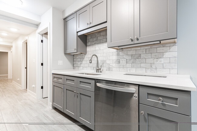 Photo - 1458 W Chestnut St