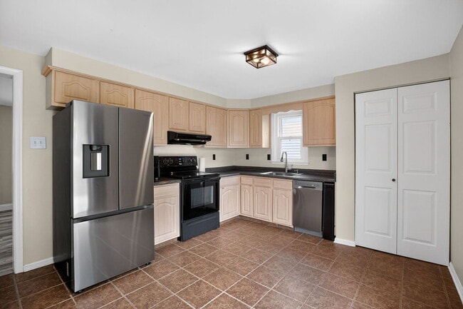 Photo - 915 Crystal Rock Rd