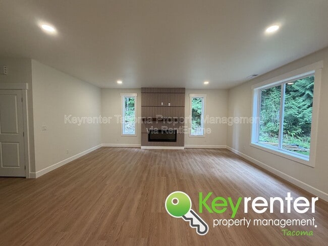 Photo - 16517 48th St NW