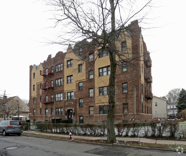 Photo - 100 Brookside Ave Apartments