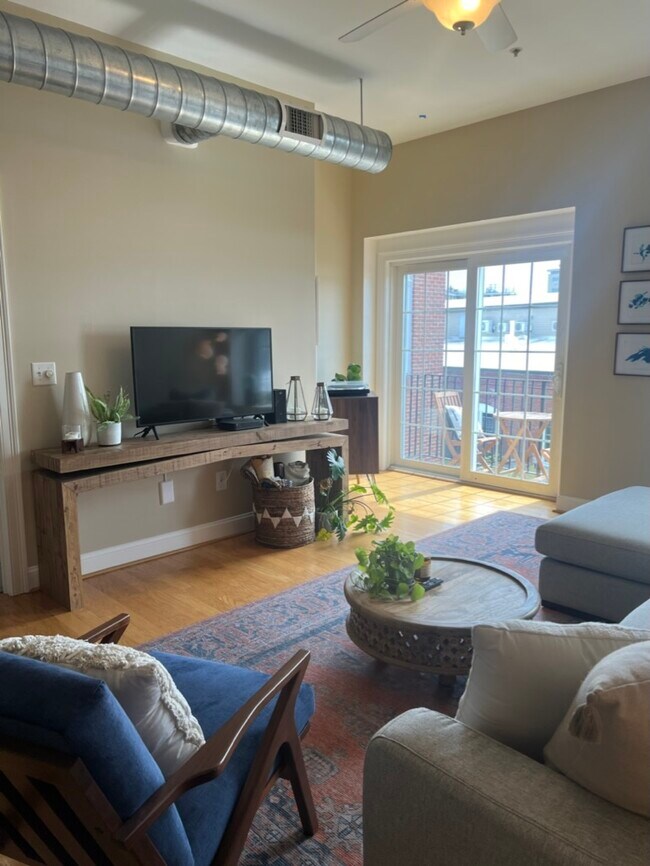 Living Area - 66 Landing Ln Unit 314