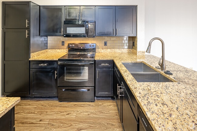 2BR, 2BA - 1,026SF - Kitchen