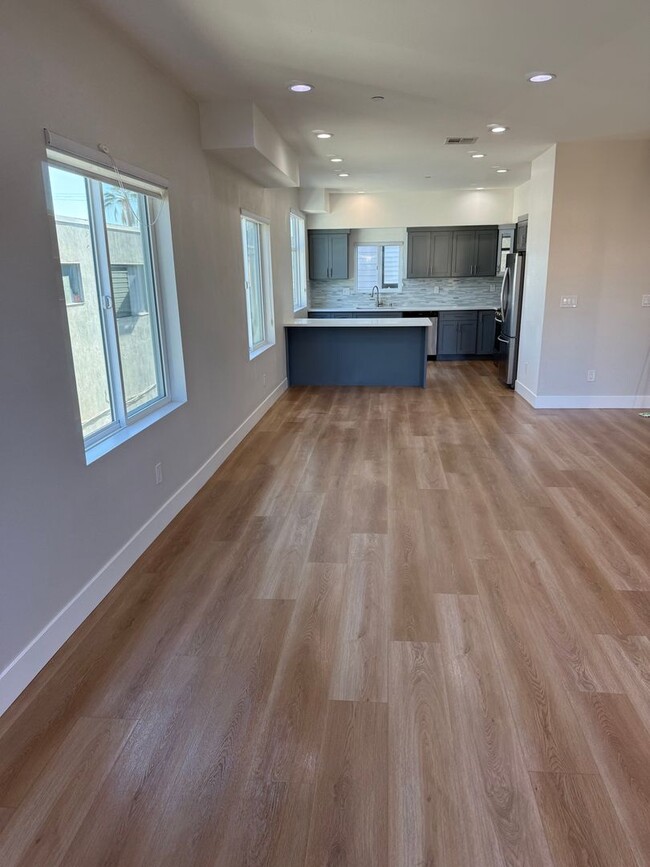 Photo - 1147-1149 1/2 Tamarind Ave Unit 1147