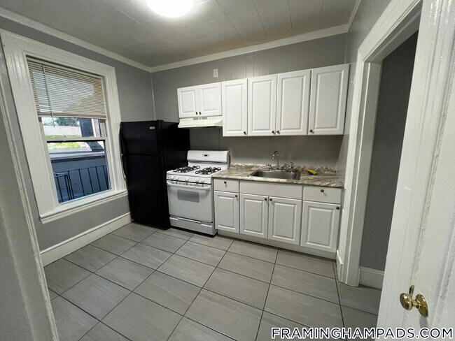 Building Photo - 64 Hollis St