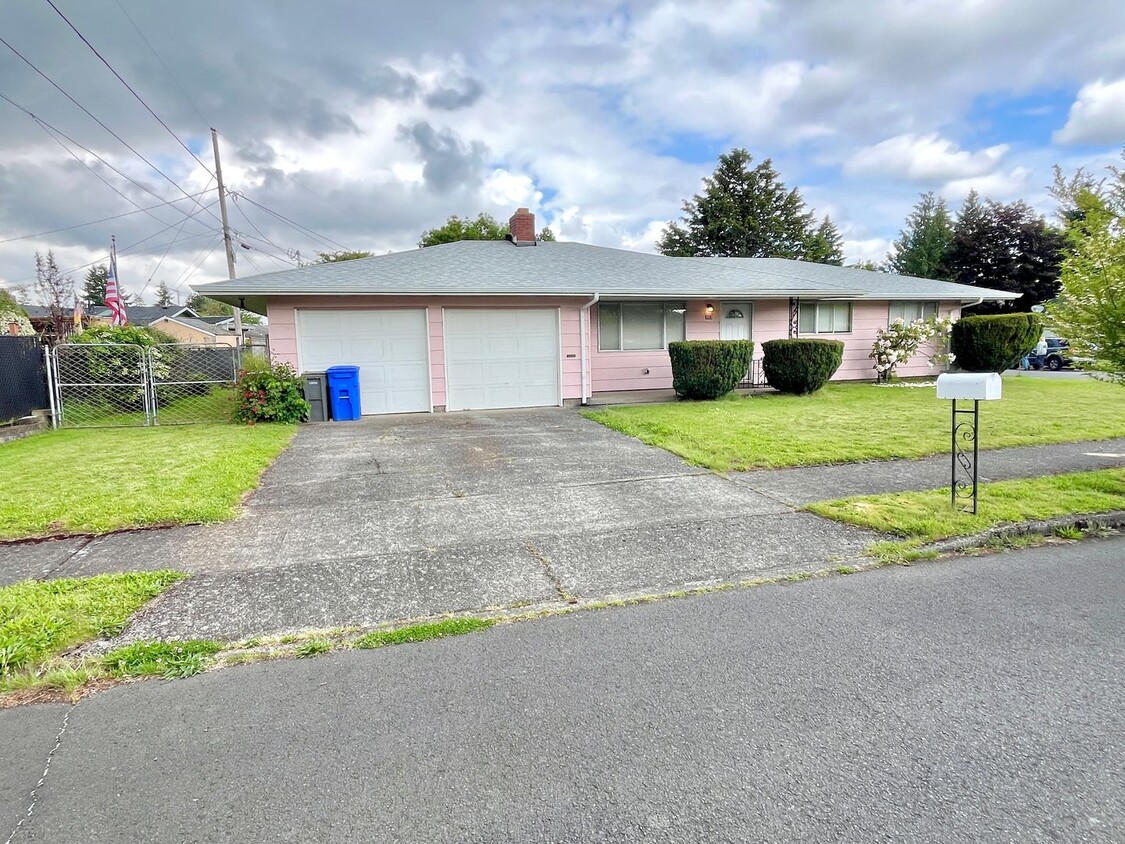 Rockwood area 3 bedroom ranch on corner lot - Rockwood area 3 bedroom ranch on corner lot