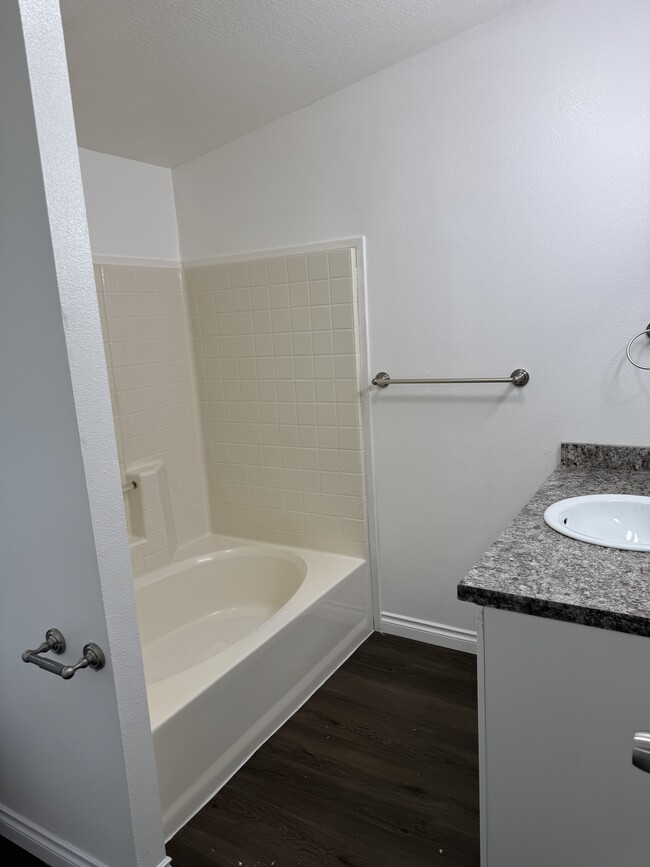 Photo - 6804 NE 56th Ave