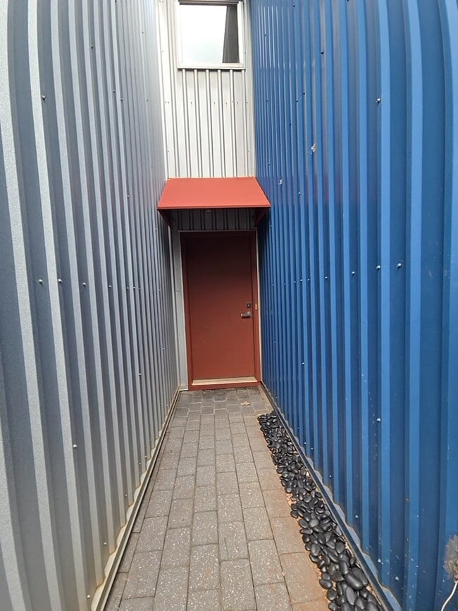 Photo - 920 Memorial Dr SE