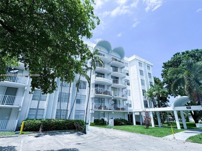 Building Photo - 484 NW 165th St Unit A-314