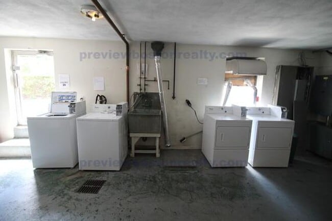 Photo - 2Br/1Bth apartment available June 1st ! Public transportation, close to shops and restaurants!