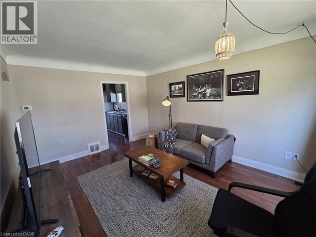 Photo - 122 E 25th St