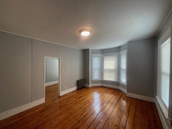Building Photo - 57 Summer St Unit 2