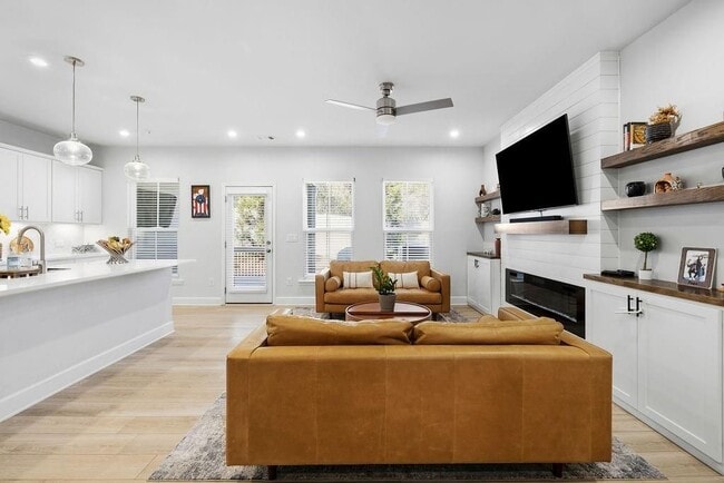 Photo - 440 Millsap Wy