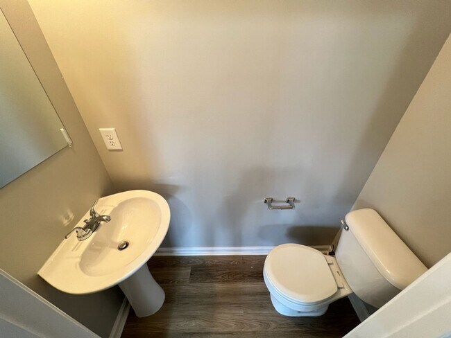 Photo - Beautiful Townhouse w/ 1st Floor Bedroom