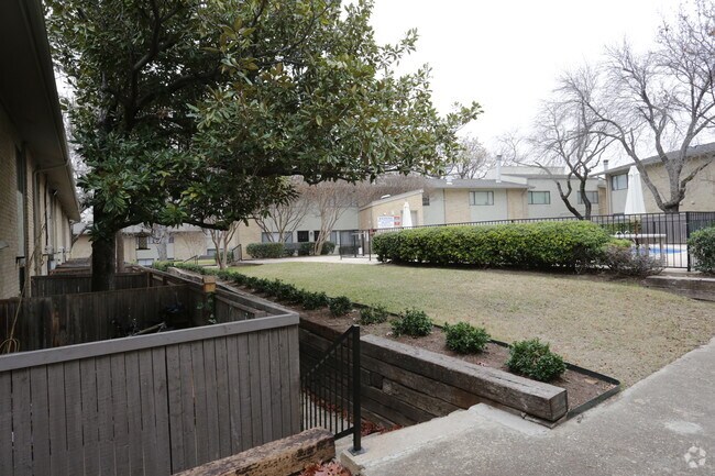 Photo - Lakefront Villas Apartments