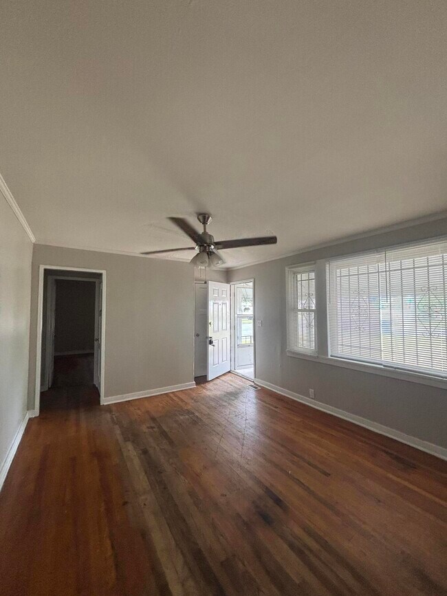 Photo - 2820 Anne St