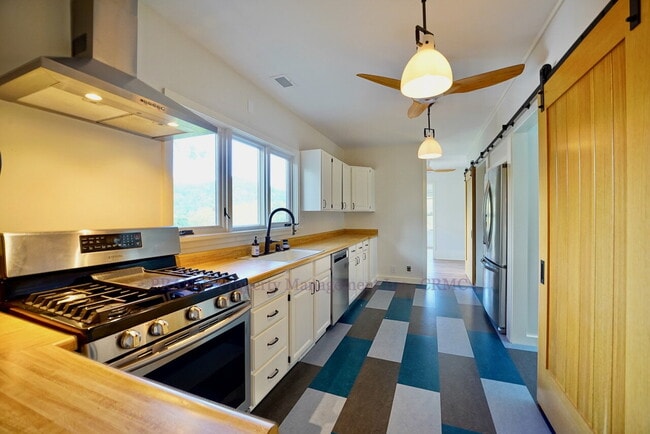 Photo - Lovely Two-Story Home With 3 Bedrooms and ...