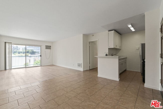 Photo - 18307 Burbank Blvd Unit 325