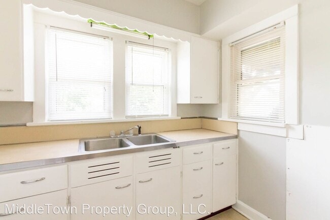 Photo - 3 br, 1 bath House - 1130 W Abbott St