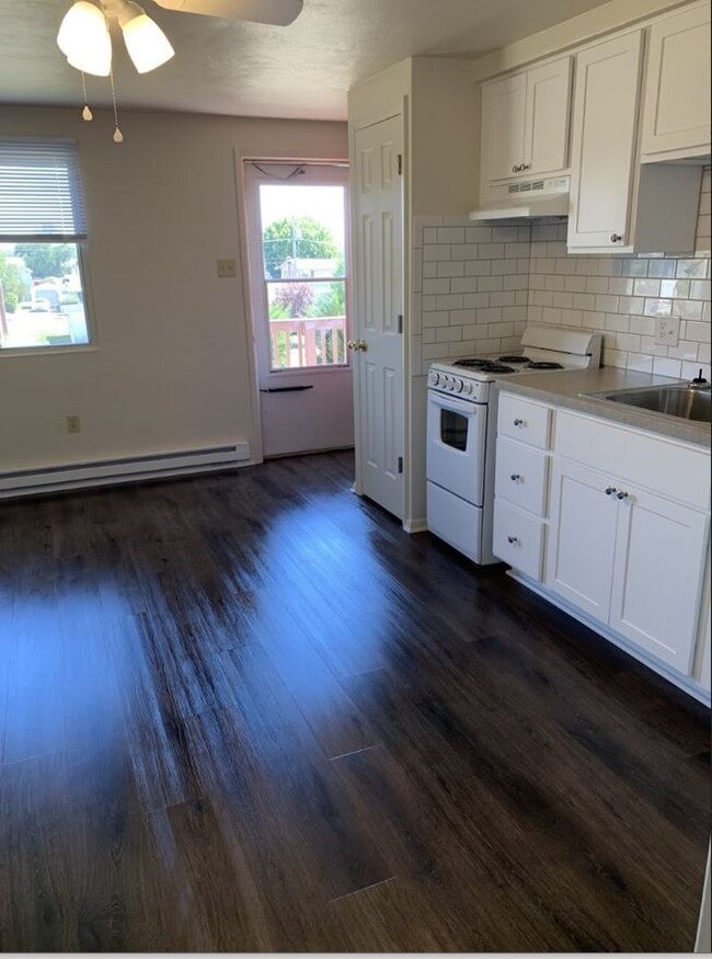 Photo - Country Squire Apartments