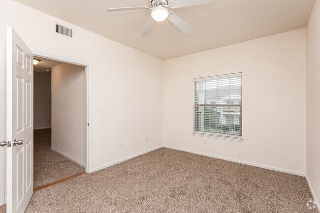 2BR, 1BA 934SF