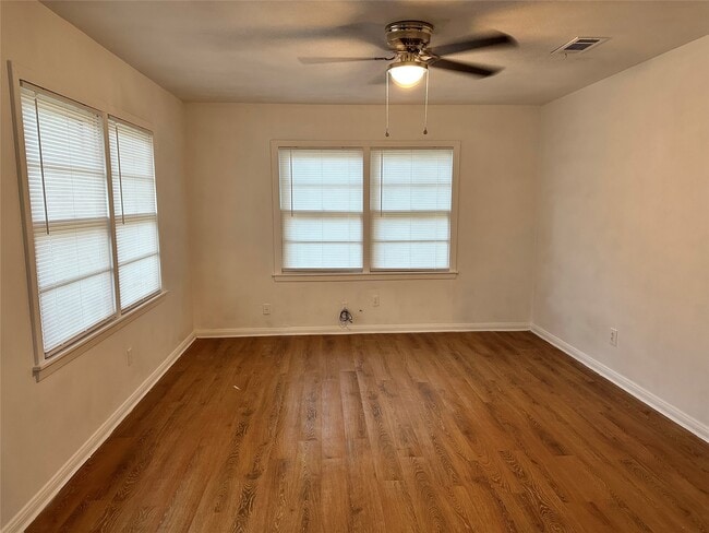 Photo - 502 Breezy Ln