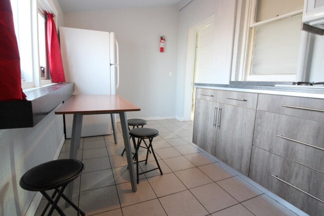 Photo - 130 Tobin Pl Unit 2