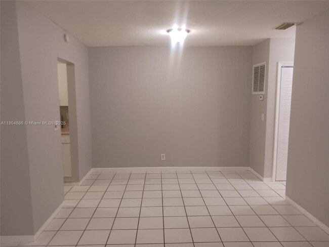Building Photo - 2127 Van Buren St Unit 106 Rental