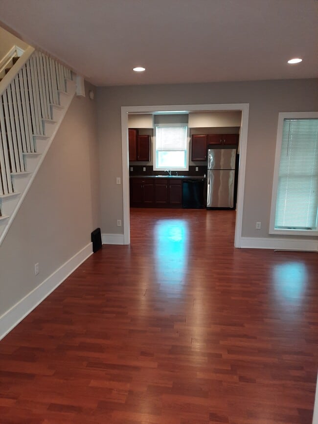 Photo - 569 Lovett Ave SE