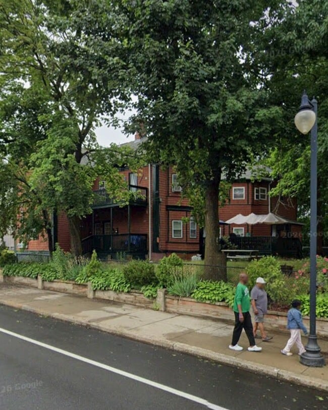 Building Photo - 76 Hamlet Ave