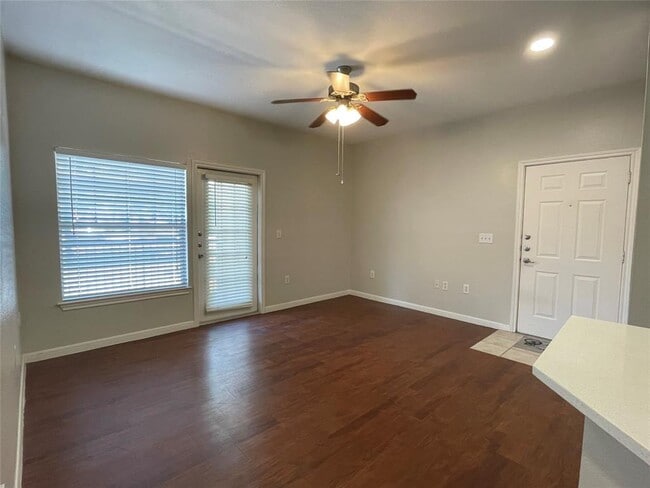 Photo - 2320 Gracy Farms Ln Unit 916