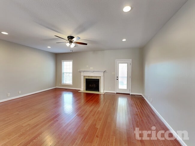 Photo - 935 Willow Circle