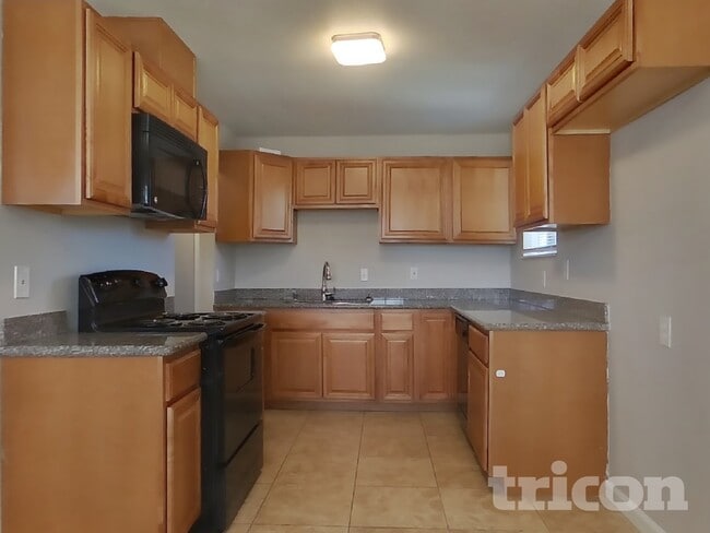 Photo - 207 Roger St