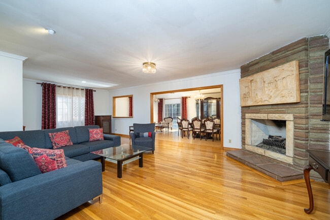 Living Area Original - 14024 Cantlay St