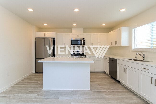 Photo - 1048 Silver Feather Wy