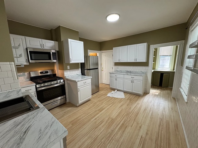 Building Photo - 368 Washington St Unit 1