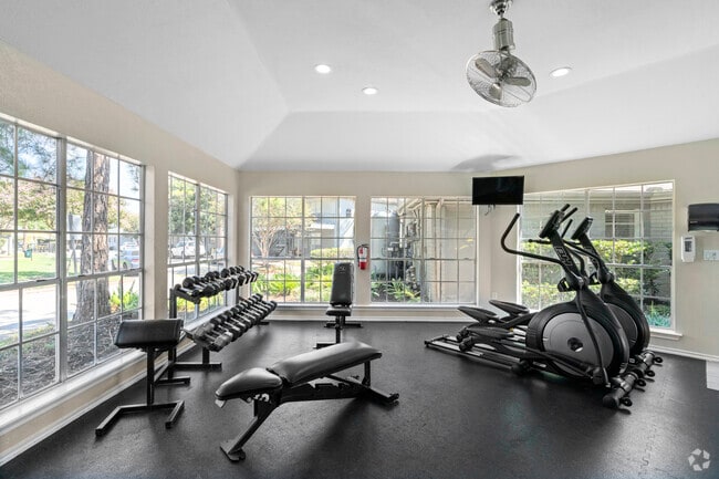 1BR, 1BA - 768SF
