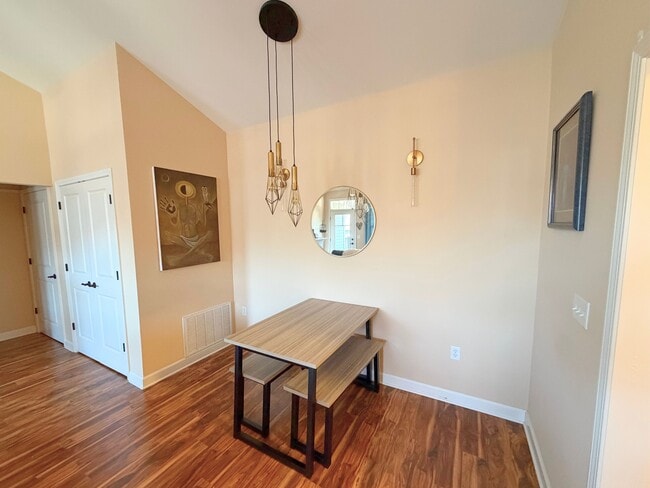 Photo - 1129 Foster Rd