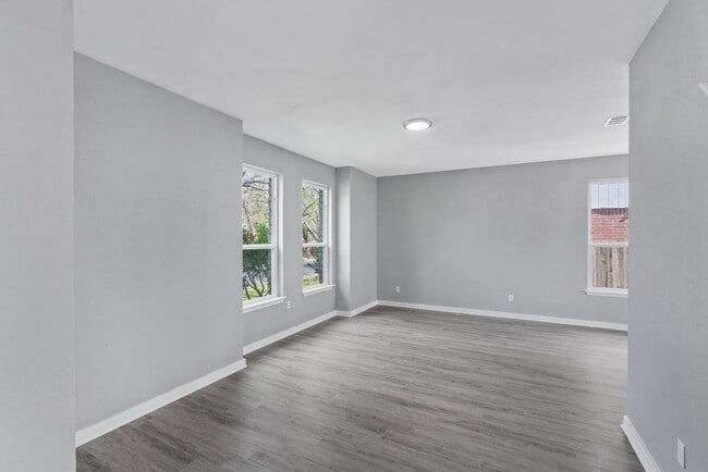 Photo - 700 Creekmont Dr