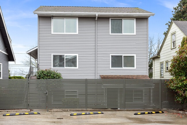Building Photo - 808 NW Market St Unit 2 Rental