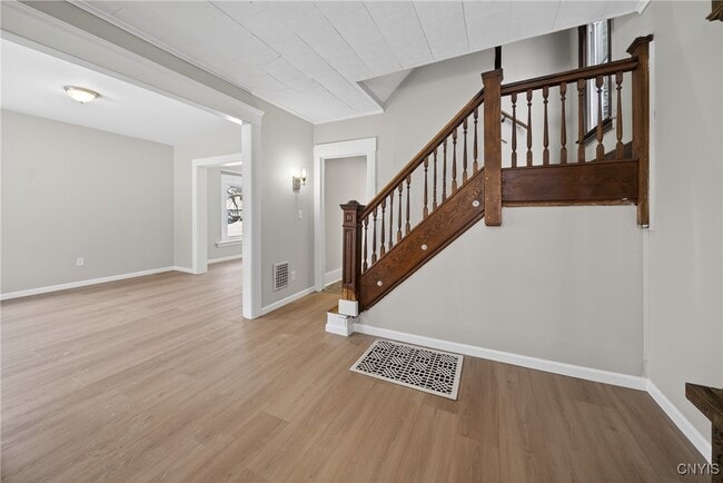 Photo - 330 W Ostrander Ave