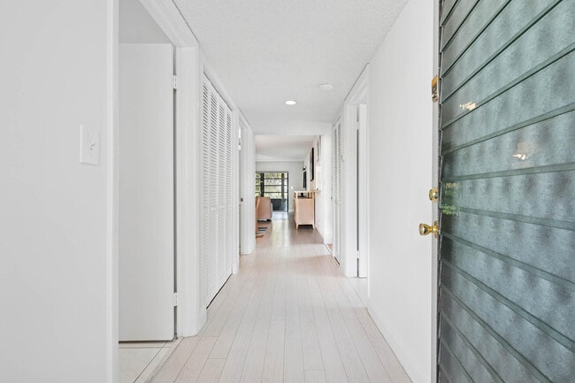 Photo - 15450 Pembridge Dr Unit 192
