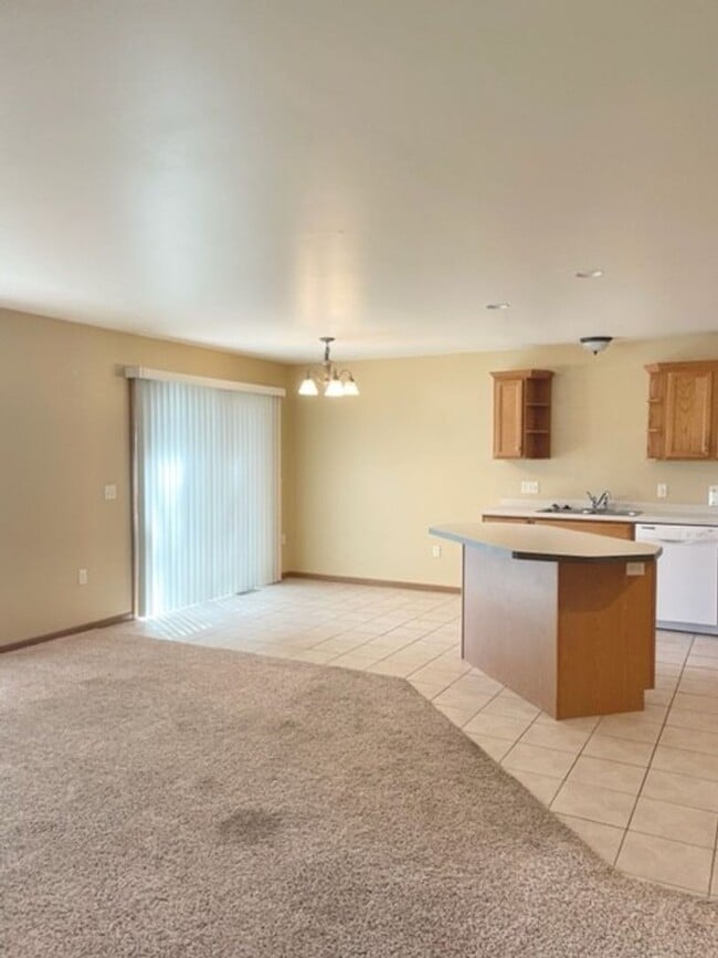 3566-3572 East Meadows Place