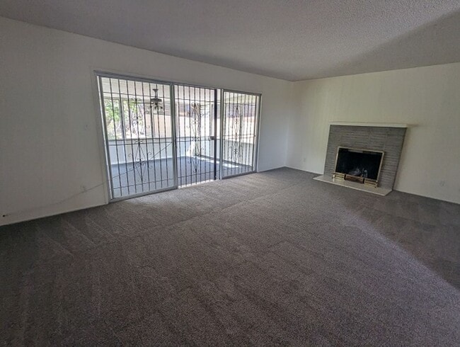 Photo - 5964 Hughes St