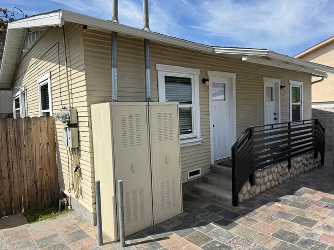 Photo - 346 -348 1/2 W Sepulveda Street