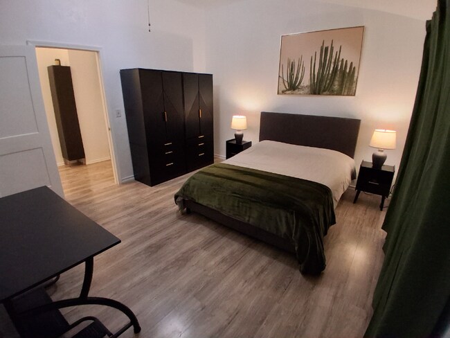 Photo - 2036 Cloverdale Ln