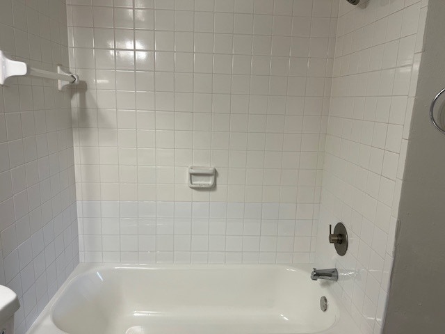 Bathroom - 345 Lakepointe Dr Unit 204