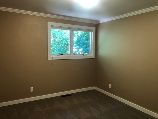 Photo - 420 NW Dack St